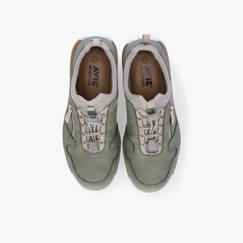 Leichtes, bequemes Paar grauer Freizeitschuhe mit atmungsaktivem Material und robuster Sohle