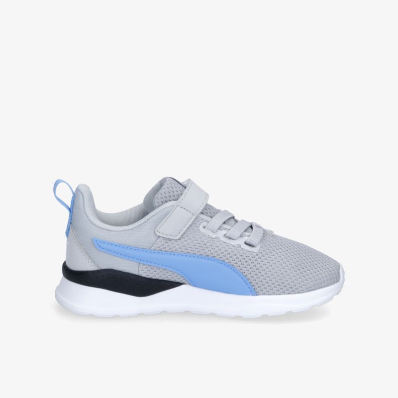 Moderner grauer Sneaker mit blauen Akzenten, leicht und atmungsaktiv für einen komfortablen Tragekomfort.