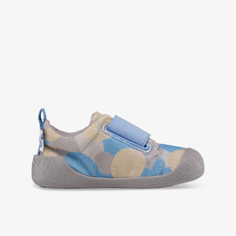 Leichter Kinderschuh mit flexiblem Sitz und rutschfester Sohle, weiche Polsterung und praktischem Klettverschluss