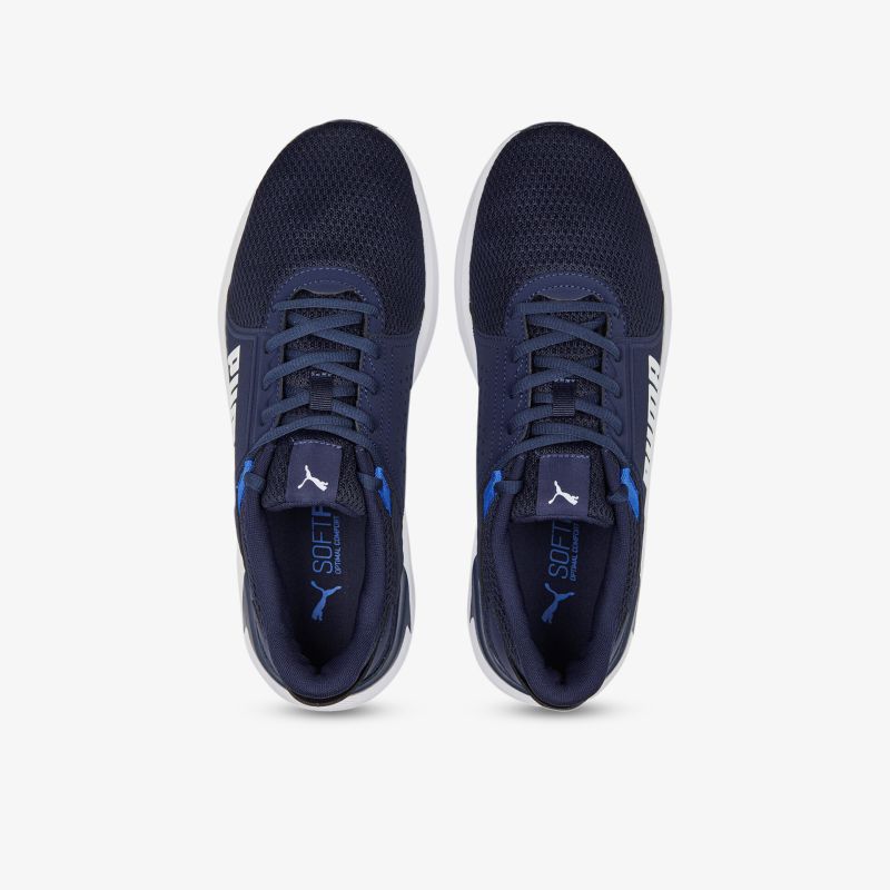 Bequeme, atmungsaktive Sportschuhe in Navy-Blau mit Mesh-Obermaterial für optimalen Laufkomfort.