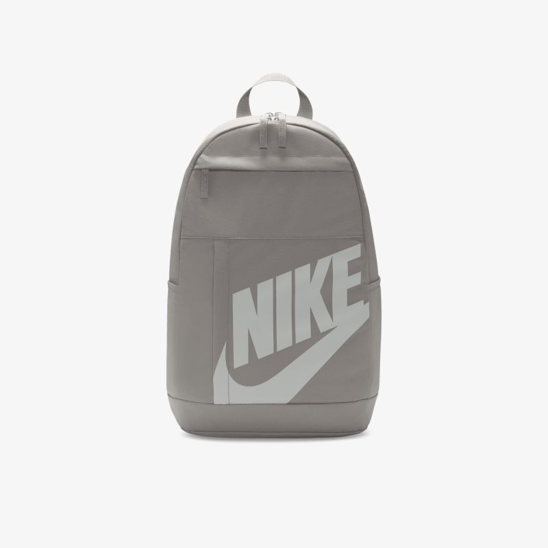Moderner grauer Nike Rucksack mit großem Logo, sportlich und geräumig, ideal für Alltag und Freizeit