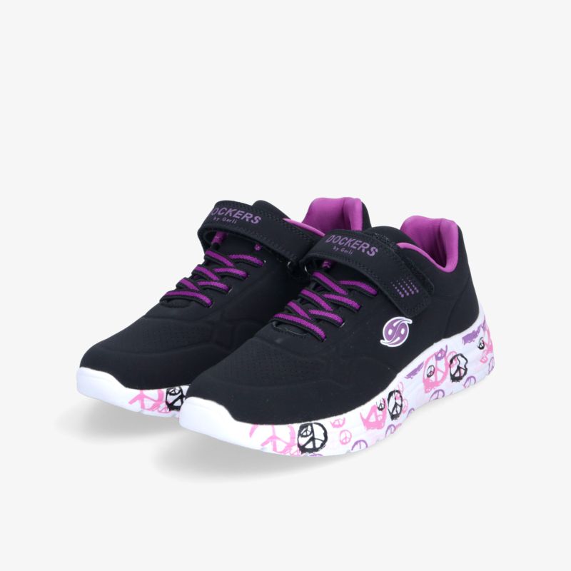 Bequeme schwarze Sportschuhe mit pinken Schnürsenkeln, Klettverschluss und auffälliger weiß-pinker Sohle im Paar