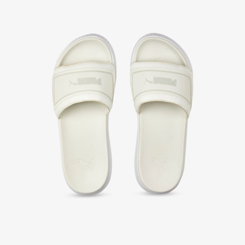 Stilvolle weiße Sandalen mit rutschfester Sohle, ideal für bequemen und eleganten Alltagsgebrauch.