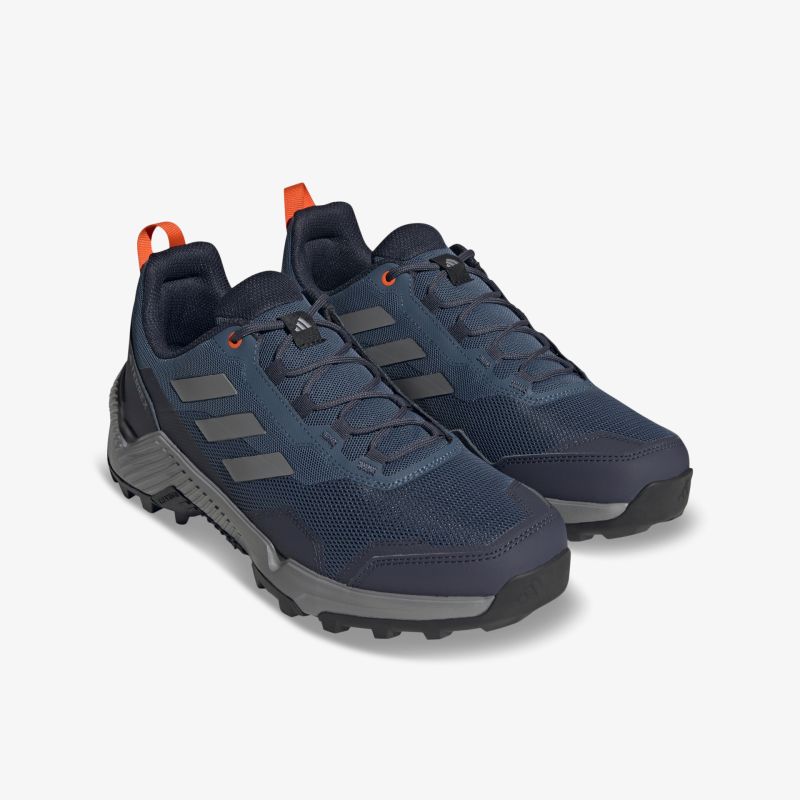 Robuste blaue Laufschuhe mit stabiler Sohle ideal für Outdoor und Trekking, stilvoll und komfortabel.