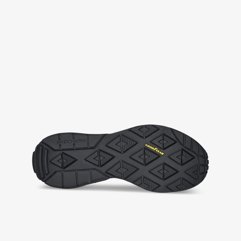 Strapazierfähige schwarze Schuhsohle mit rutschfestem Profil für optimalen Halt auf verschiedenen Untergründen.