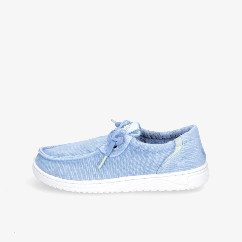 Leichter hellblauer Sneaker mit rutschfester Sohle und bequemer Passform.