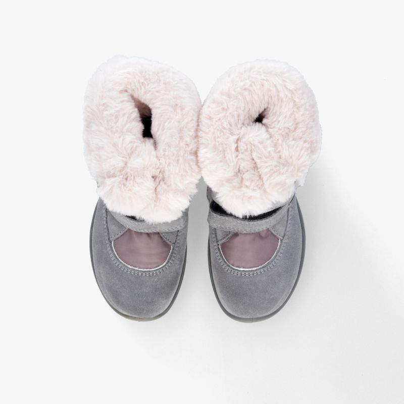 Graue Schuhe mit weichem Futter und modernem Design für ultimativen Komfort in kalten Tagen.