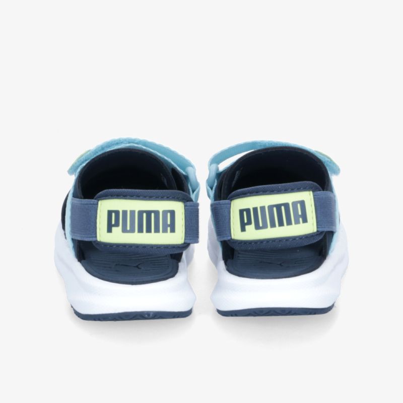 Rückansicht von Sportsandalen mit Klettverschluss und rutschfestem Design für optimalen Halt und Komfort.