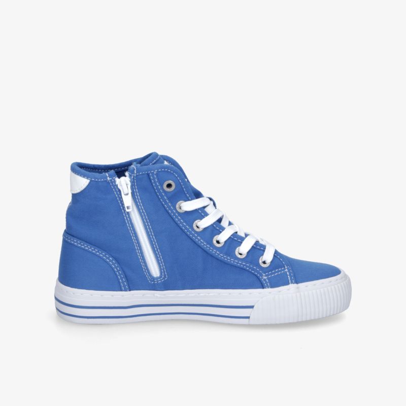 Seitliche Ansicht blauer Sneaker mit praktischem Reißverschluss und weißen Schnürsenkeln, sportlich und bequem