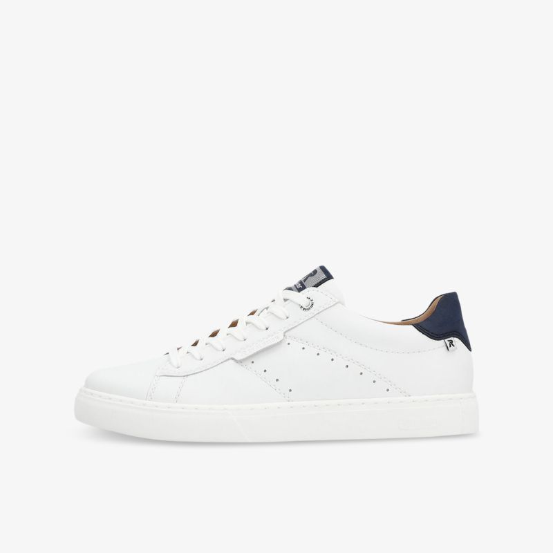Weißer Sneaker in klarer Seitenansicht mit sportlichem Design und angenehmer Passform sichtbar