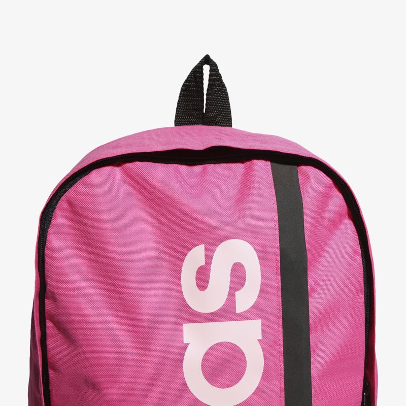 Stylischer pinker Rucksack mit großem Logo und strapazierfähigem Material für vielseitige Nutzung.