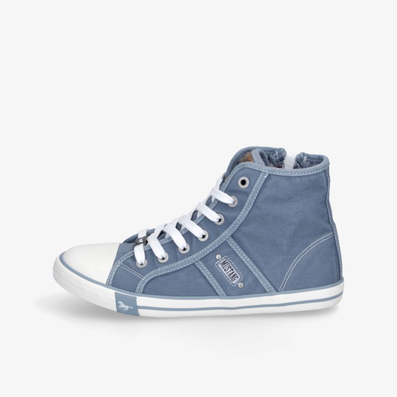 Stilvoller blauer Sneaker mit robuster Schnürung, komfortabler Passform und flexibler Sohle in klarer Seitenansicht