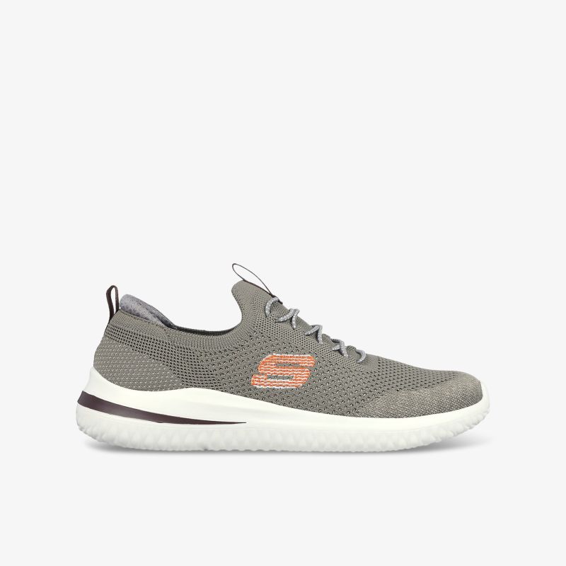Leichter grauer Sportschuh mit atmungsaktivem Material und komfortabler, gepolsterter Innensohle, seitliche Ansicht