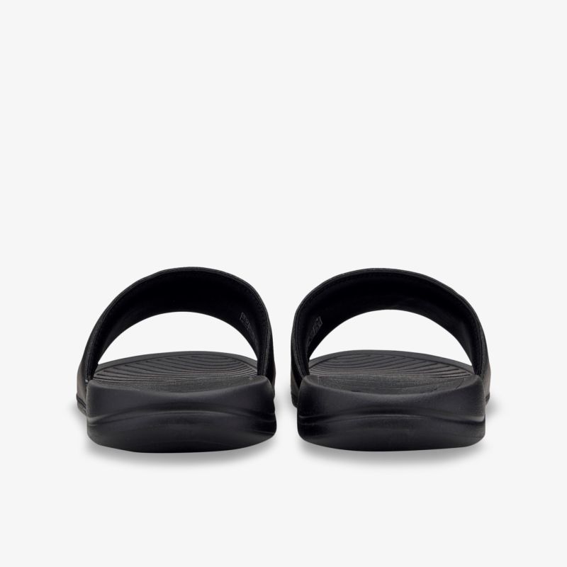 Schwarze Sandalen mit minimalistischem Design und bequemen Fußbett von vorne