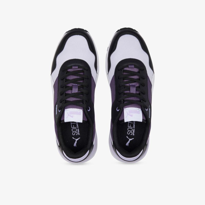 Stylische schwarze und weiße Sneaker mit lila Akzenten, bequem und langlebig, von oben betrachtet.