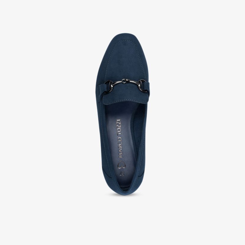 Eleganter blauer Slipper aus hochwertigem Material mit flexiblem Komfort und dezentem Design für stilbewusste Träger