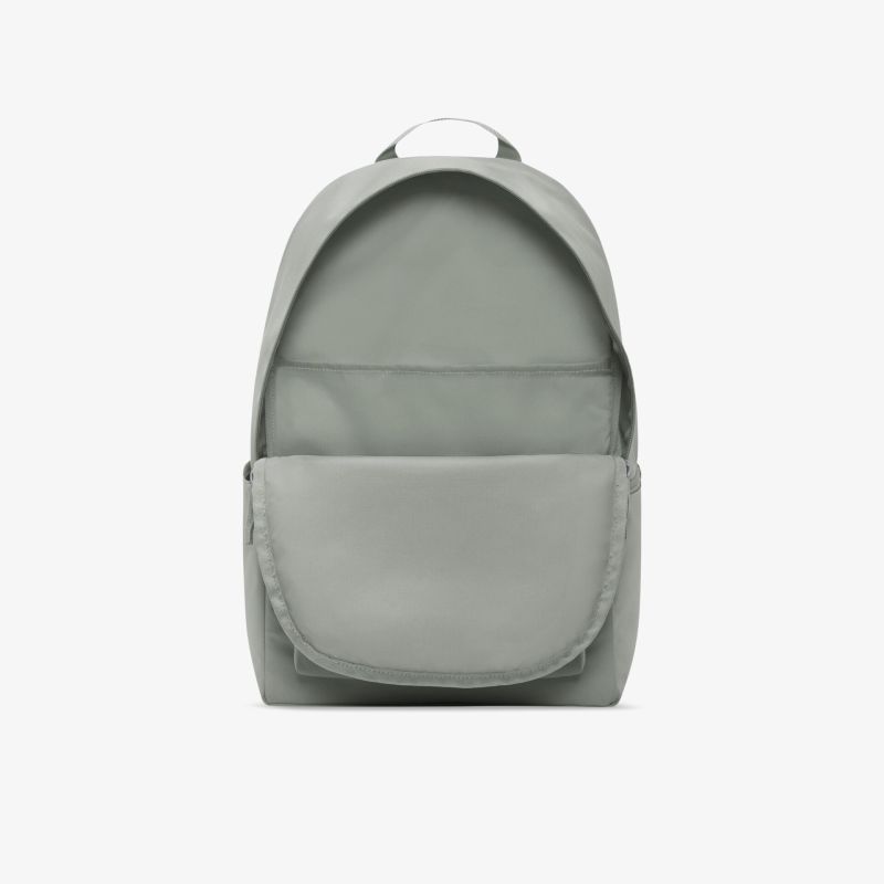 Moderner grauer Rucksack mit großer Fronttasche, perfekt für den täglichen Gebrauch und unterwegs.