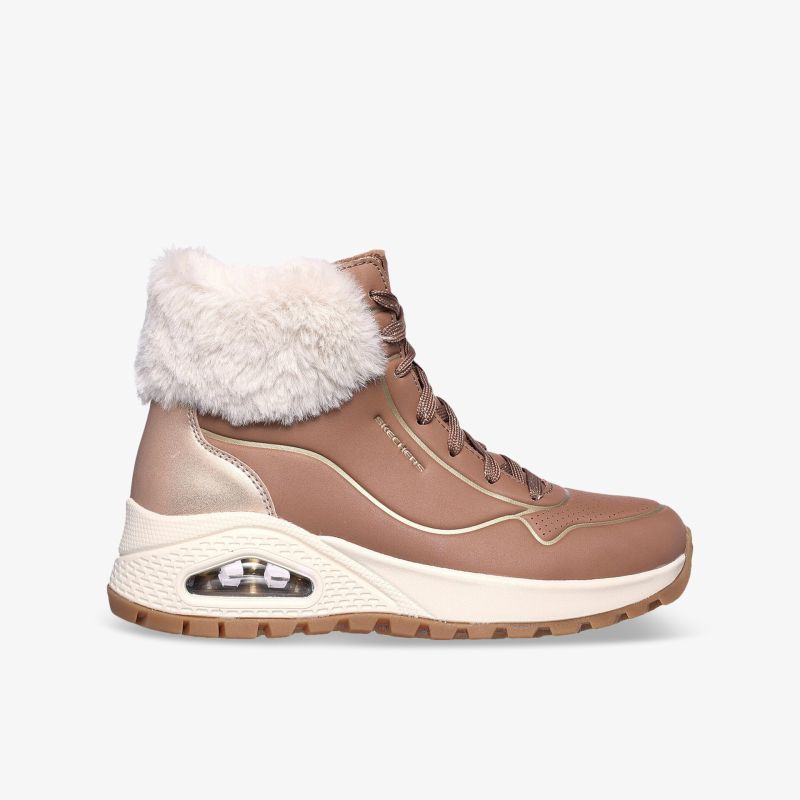 Seitliche Ansicht eines warm gefütterten Winterboots mit robustem Profil und bequemer Passform