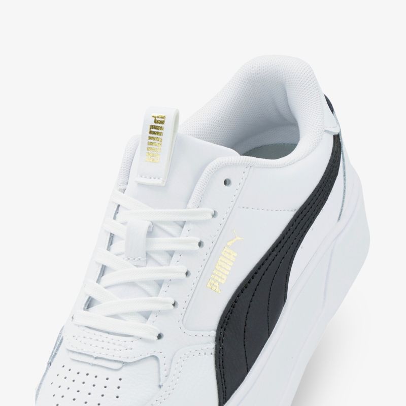 Moderner weißer Sneaker mit stilvollem Design und optimalem Tragekomfort