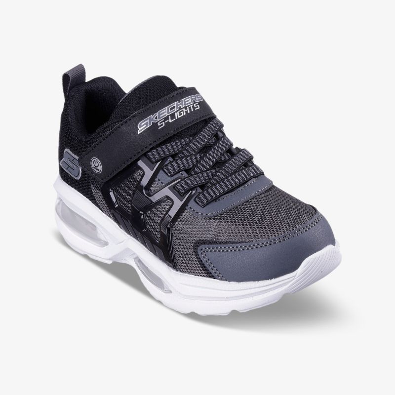 Sportlicher grauer Laufschuh mit atmungsaktivem Material, gepolsterter Sohle und stabilisierender Schnürung