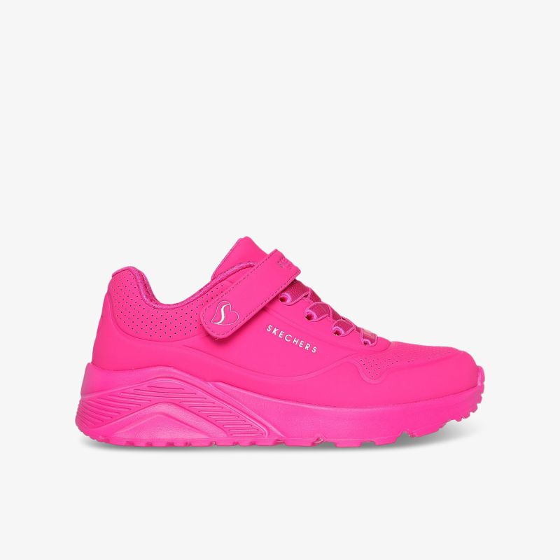 Leichter sportlicher pinkfarbener Schuh mit bequemem Sitz und rutschfester Sohle in klarer Seitenansicht