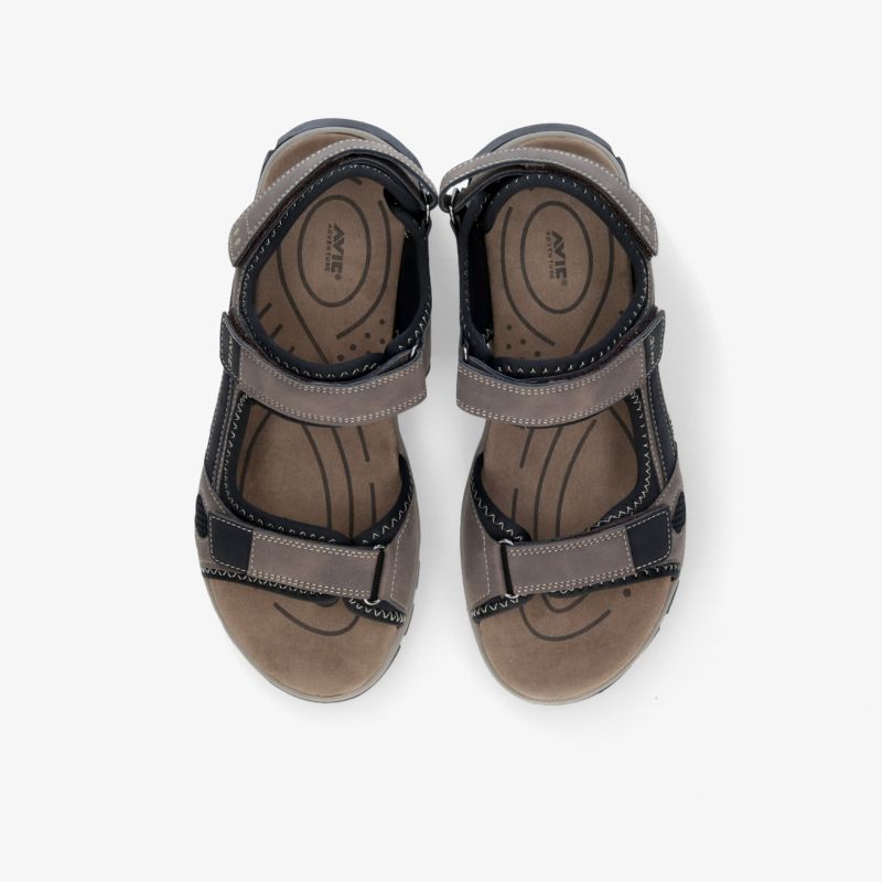 Elegante und strapazierfähige Sandalen mit verstellbaren Riemen für optimalen Komfort und sicheren Halt.