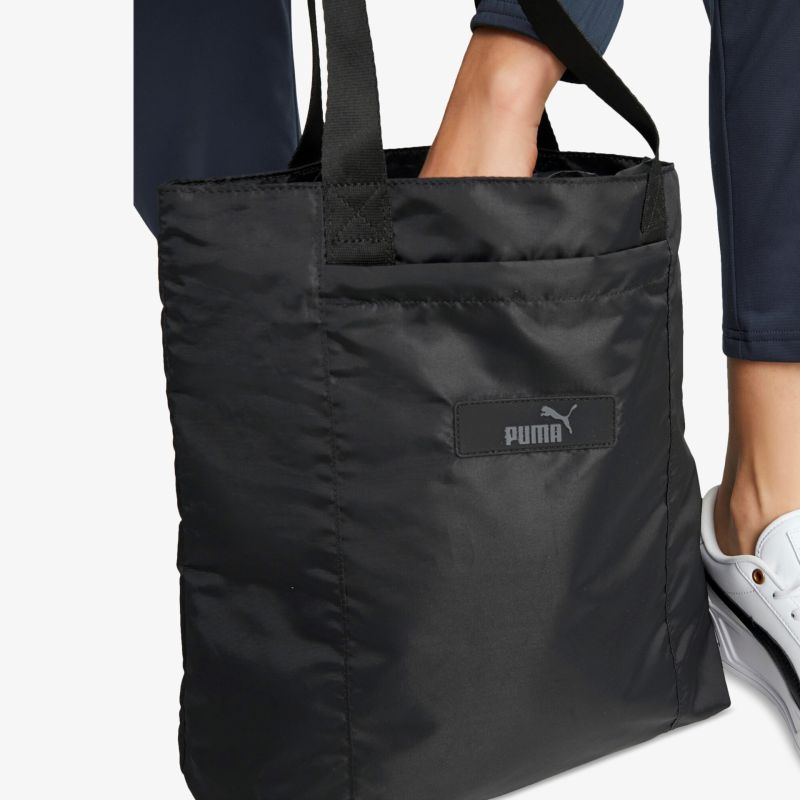 Schwarze PUMA Tasche mit komfortablen Trägern, ideal für den täglichen Gebrauch und vielseitige Verwendung.