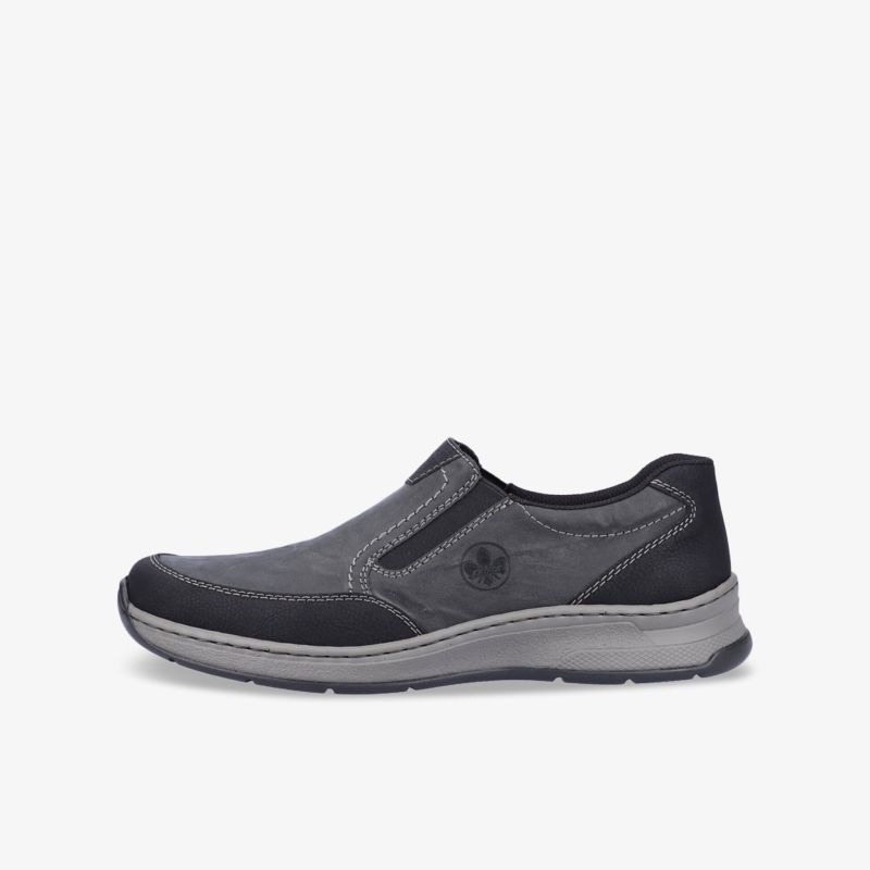 Bequeme und stilvolle Slipper mit rutschfester Sohle und robuster Verarbeitung für vielseitigen Einsatz.
