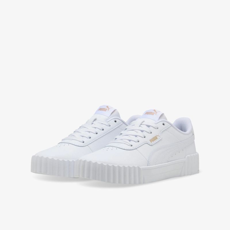 Weiße Sneaker mit dicker profilierter Sohle und bequemer Schnürung für modernen und sportlichen Look