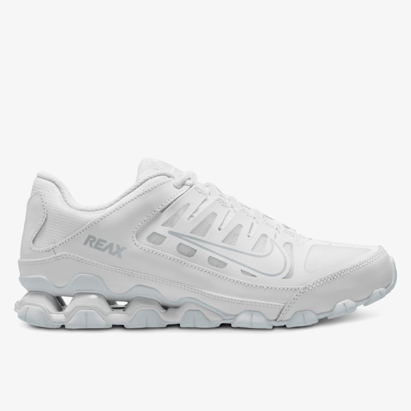 Leichter weißer Sportschuh mit dämpfender Sohle und atmungsaktivem Material für optimalen Komfort und Halt