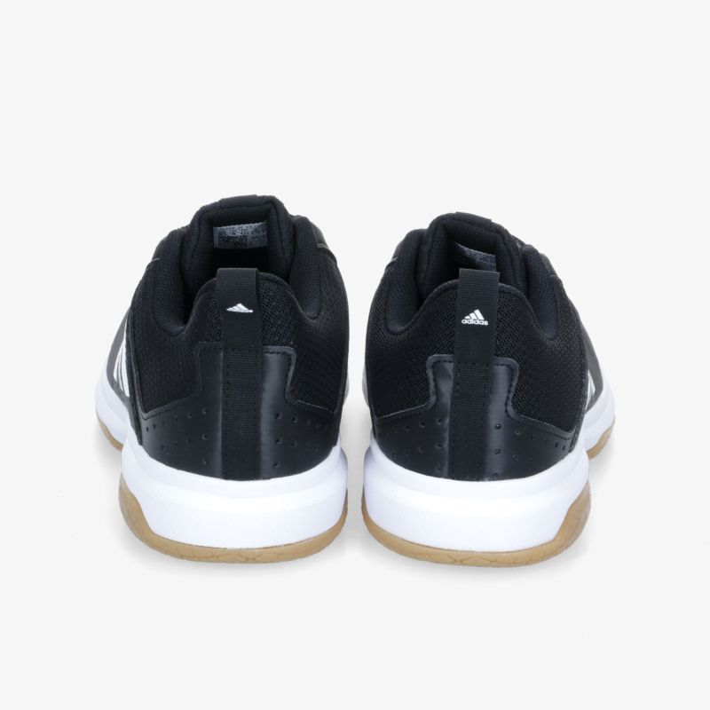 Rückansicht sportlicher Turnschuhe mit weißer Sohle und robustem Design für optimalen Halt und Stil.