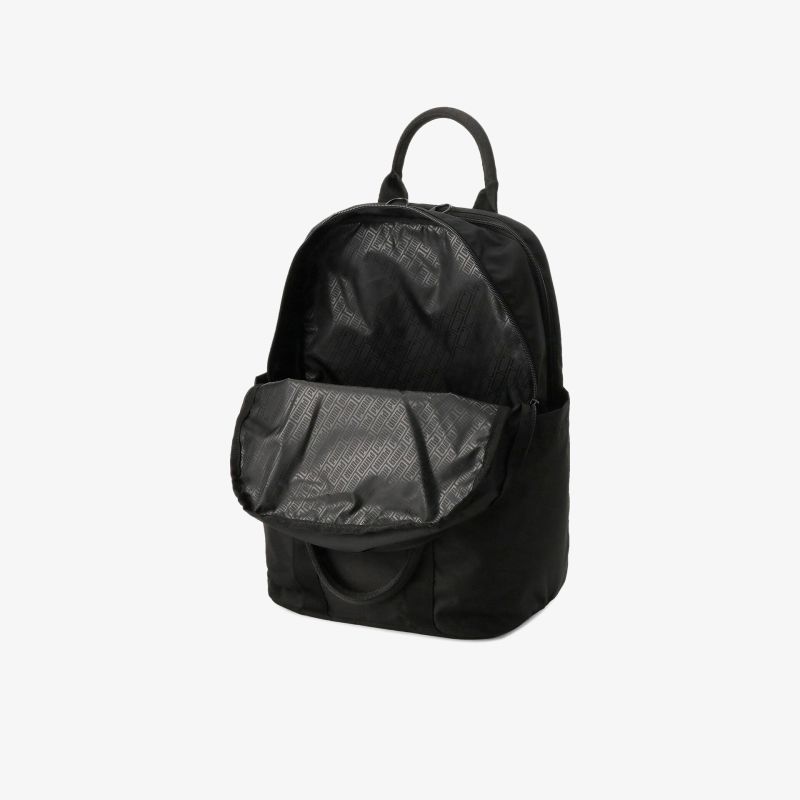Eleganter schwarzer Rucksack mit geräumigem Hauptfach und praktischer Fronttasche. Ideal für Alltag und Reisen.