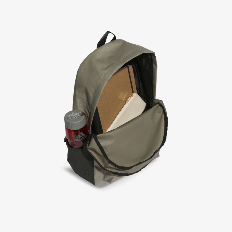 Geräumiger Rucksack mit mehreren Fächern und robustem Design, ideal für Schule, Arbeit oder Freizeitaktivitäten.