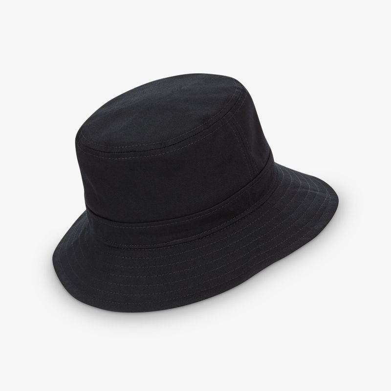 Eleganter schwarzer Hut, ideal für vielseitige Stylings und modischen Komfort im Alltag.