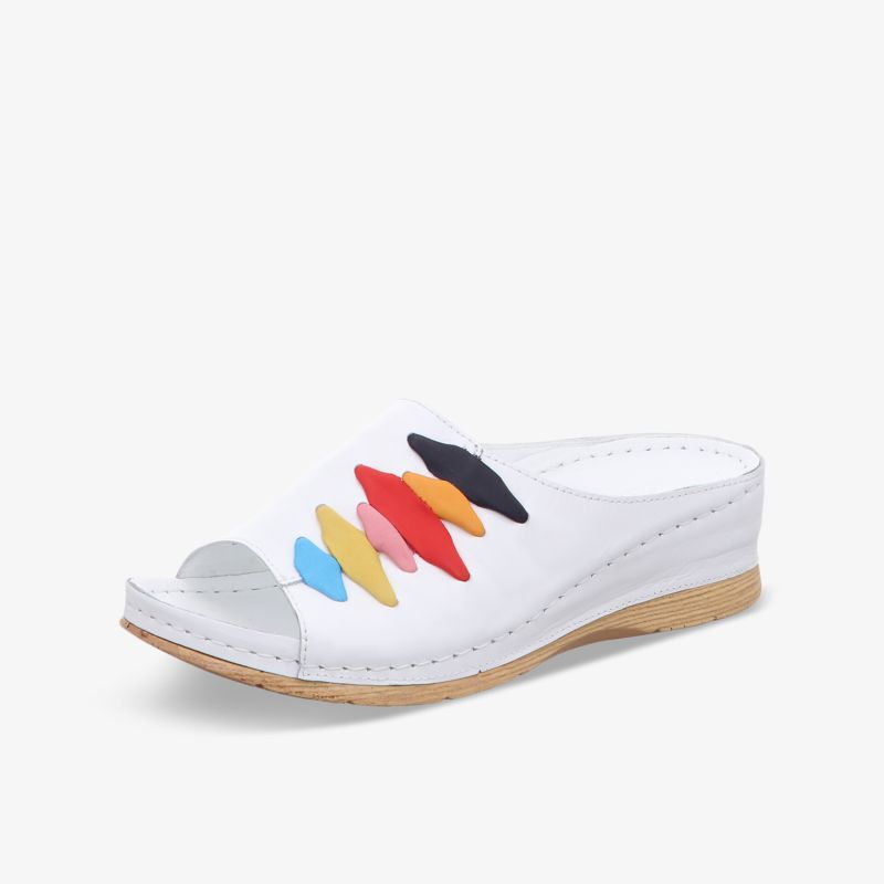 Leichte Sandale mit bequemem Keilabsatz und farbenfrohen Akzenten, ideal für angenehmen Tragekomfort