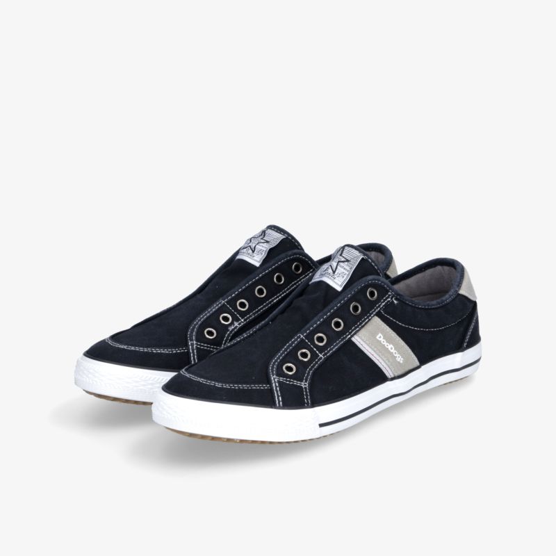 Paar schwarze Freizeitschuhe ohne Schnürsenkel mit weißer Sohle und modernem Design für hohen Komfort