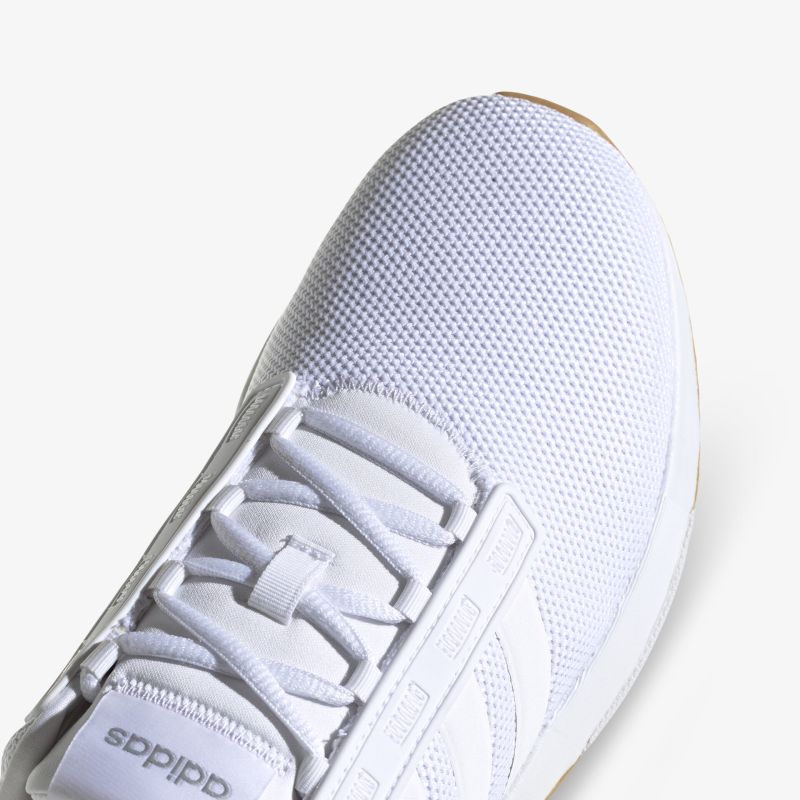 Moderner weißer Sneaker, atmungsaktiv und bequem, ideal für sportliche Aktivitäten.