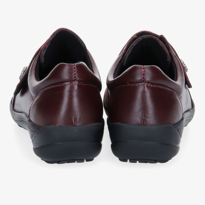 Elegante braune Schuhe mit rutschfester Sohle und erstklassigem Komfort für vielseitige Anwendungen.