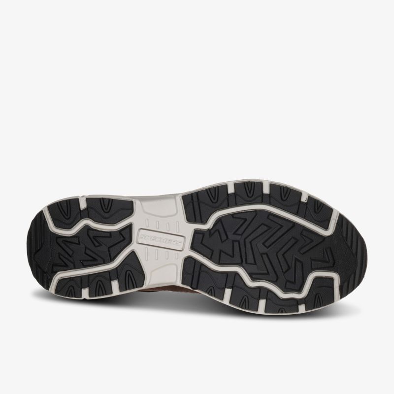 Robuste, rutschfeste Sohle mit griffigem Profil für optimalen Halt und Stabilität auf allen Oberflächen.