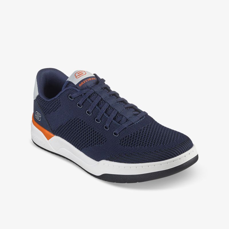 Sportlicher, leichter Schuh in Blau mit weißer Sohle und orangefarbenem Akzent, atmungsaktives Material