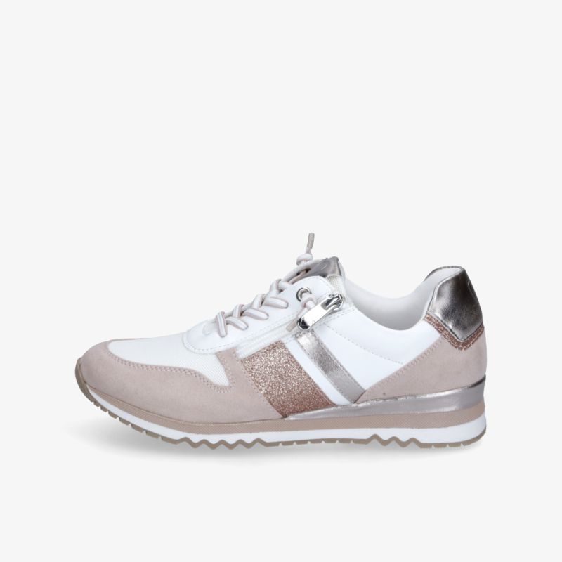 Moderner leichter Sneaker mit atmungsaktivem Material und rutschfester Sohle in seitlicher Ansicht