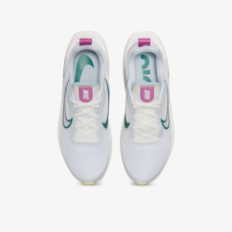 Moderne weiße Sneaker mit grünem Akzent, perfekter Komfort und Stil für den Alltag.