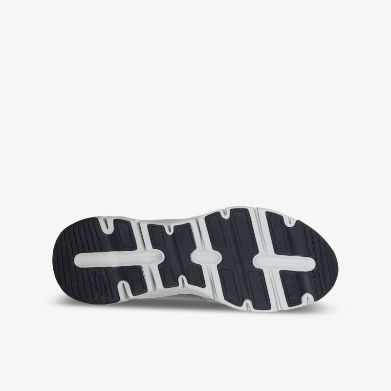 Robuste Sportschuhsohle mit rutschfestem, profiliertem Design für optimale Trittsicherheit und Flexibilität