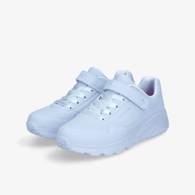 Leichte weiße Sneaker mit Klettverschluss und sportlichem Design für vielseitigen Einsatz und Komfort.