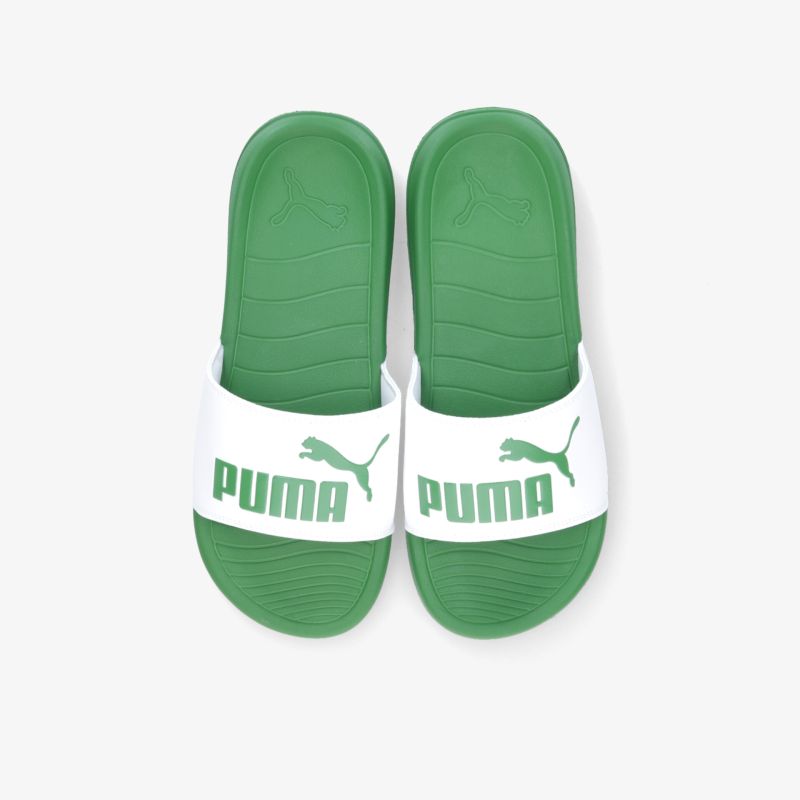 Stylische Pantoletten in Grün mit markantem weißen Logo für bequemen Tragekomfort und rutschfestes Profil.