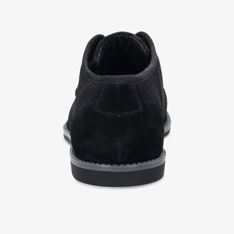 Eleganter schwarzer Schuh aus hochwertigem Wildleder mit bequemer Sohle in Rückansicht.