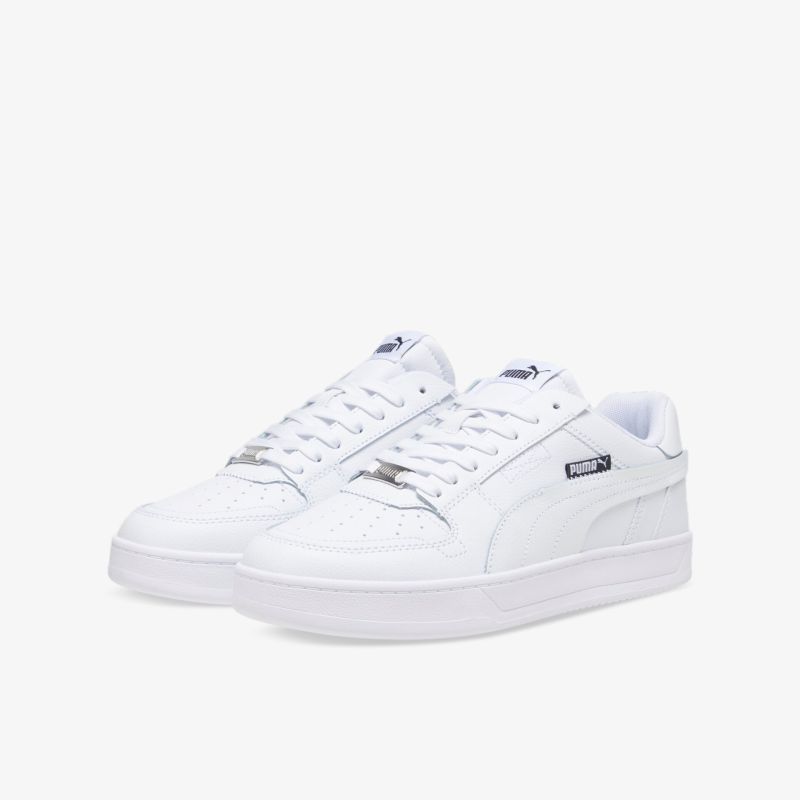 Stylische weiße Sneakers mit klassischem Design und komfortabler Passform, ideal für jeden Anlass.