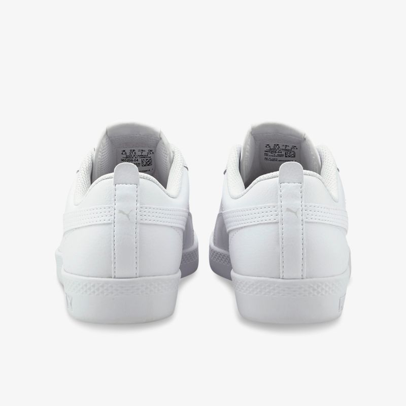 Stilvoller weißer Sneaker mit zeitlosem Design für maximalen Komfort und vielseitige Kombinationsmöglichkeiten.