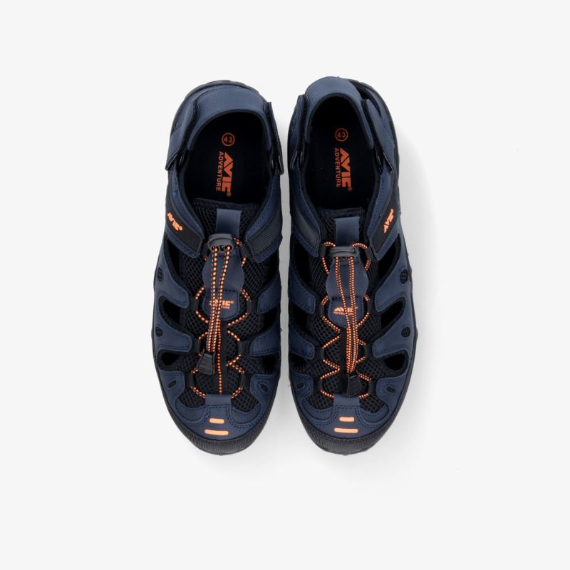 Robuste Sommerschuhe mit sportlichem Design und praktischen Details für optimalen Komfort.