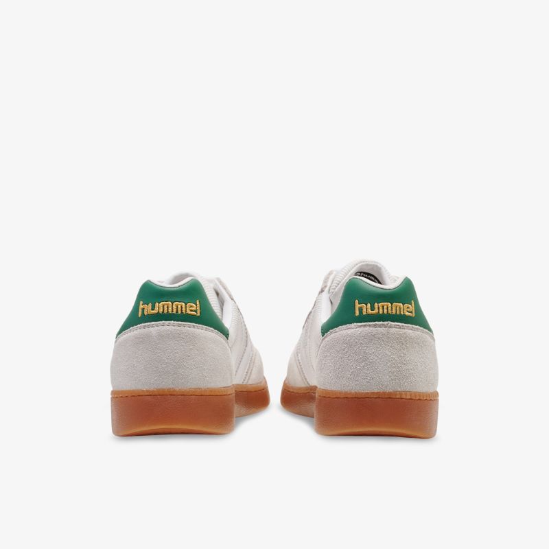 Stilvolle Schuhe mit grünem Detail und rutschfester Sohle, perfekt für jeden Anlass geeignet.